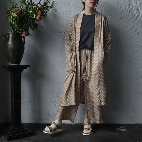 TOWAVASE sarasa silk robe Leo (beige)
