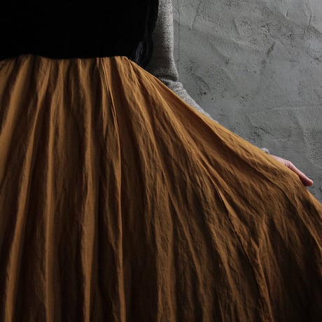 Tabrik no sleeve dress (black x camel)