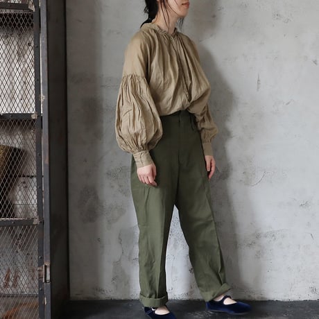 Tabrik back pleats blouse ( khaki）