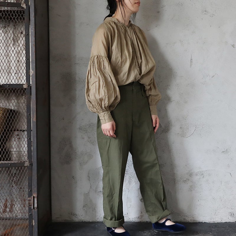 Tabrik back pleats blouse ( khaki) | nii-B | WE Tabrik back pleats blouse ( khaki) | nii-B | WE