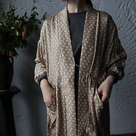 TOWAVASE sarasa silk robe Leo (beige)