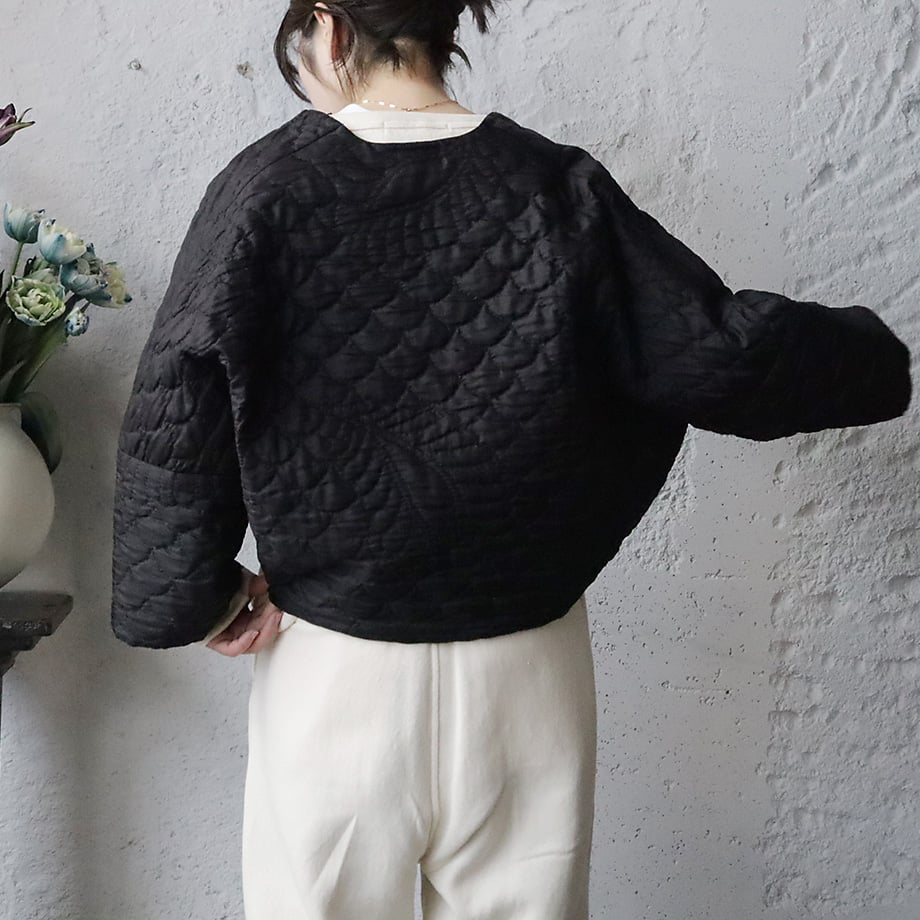 towavase　キルトジャケット　コサージュ付き　ブラック　ジャケット TOWAVASE silk quilt jacket (black) | nii-B | WE