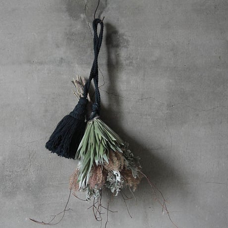 tassel swag  (winter)