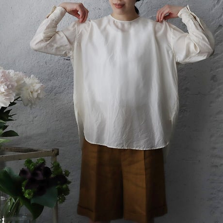 R&D.M.Co- silk pullover (off white)