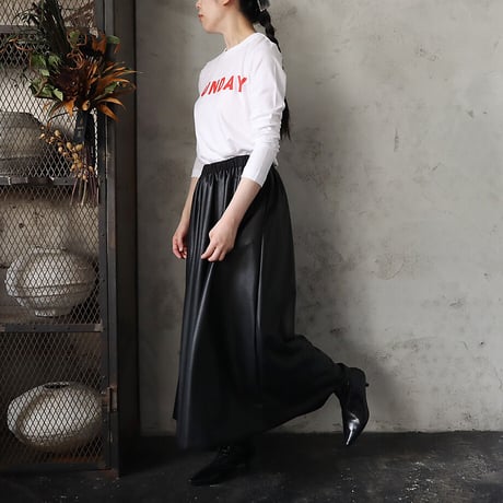 .less synthetic leather long skirt (black)