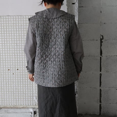 TOWAVASE cotton quilt vest (gray x goldprint)
