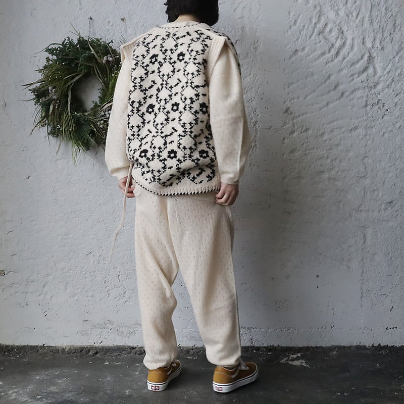 TOWAVASE Panier de fleurs nosleeve cardigan (bl