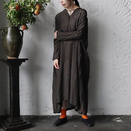 TOWAVASE Sarasa dress Leo (black)