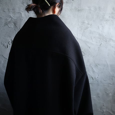 .less  cocoon coat (black)