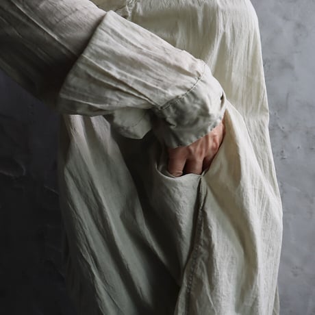 R&D.M.Co- GARMENT DYE frill collar long shirt (eucalyptus)