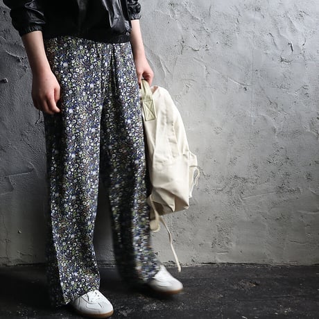 Le pivot flower print  rough pants (navy mix)