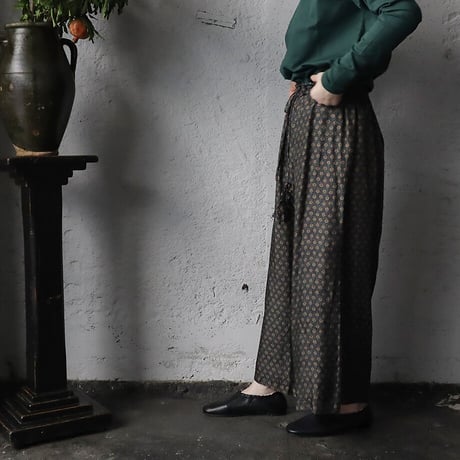 TOWAVASE sarasa silk pants Leo (black)