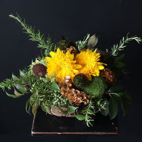 season flower arrangement 2026 early summer
