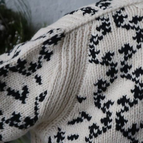 TOWAVASE Panier de fleurs cardigan (black)