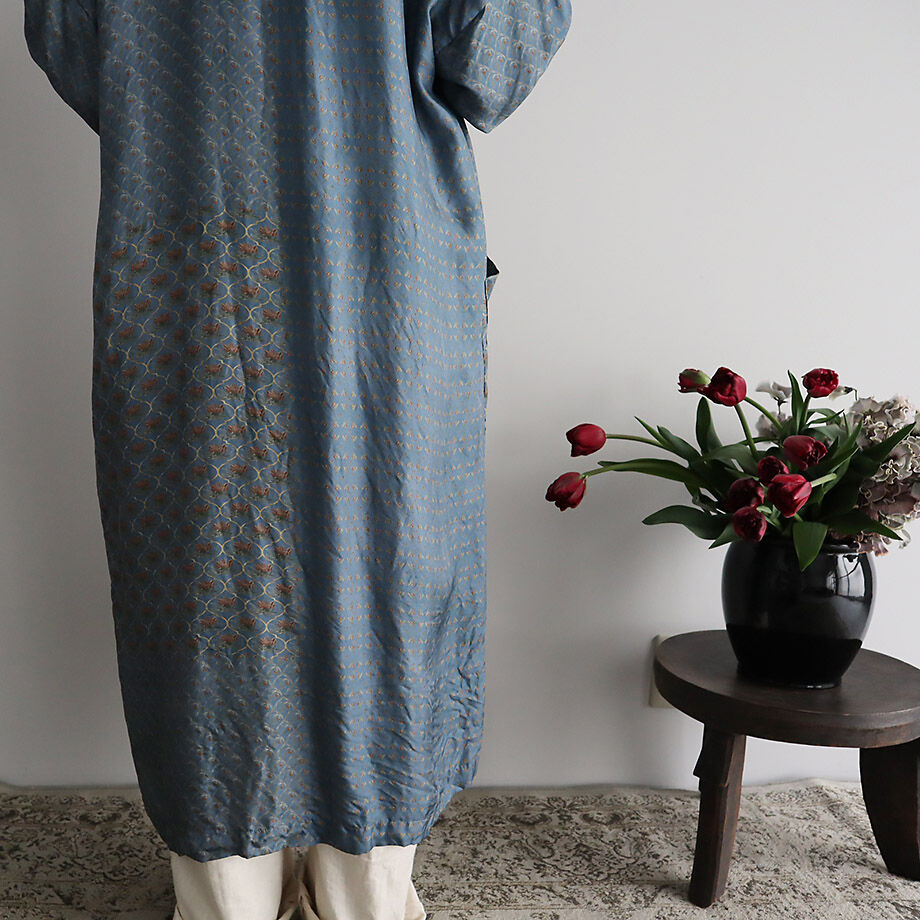 TOWAVASE sarasa silk robe (blue) | nii-B | WEBSHOP TOWAVASE sarasa silk robe (blue) | nii-B | WEBSHOP