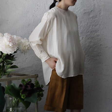 R&D.M.Co- silk pullover (off white)