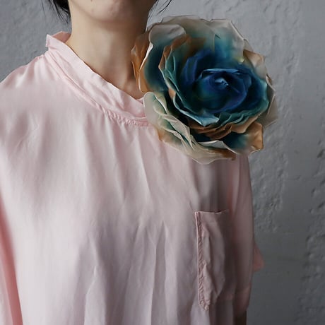 TOWAVASE Yvette brooch (blue)