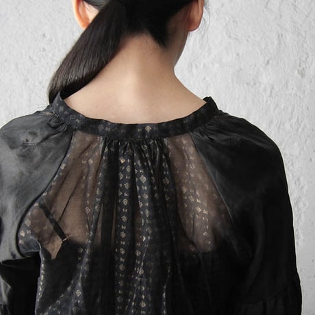 Tabrik bronze print  blouse (black)