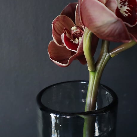 convex flower vase