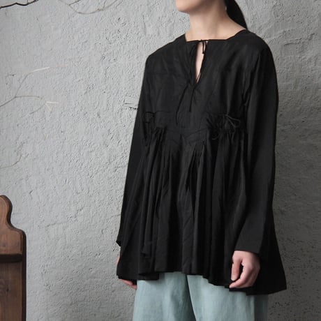 TOWAVASE Artisan blouse (black)