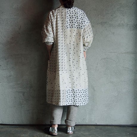 TOWAVASE Lu Cygne silk robe