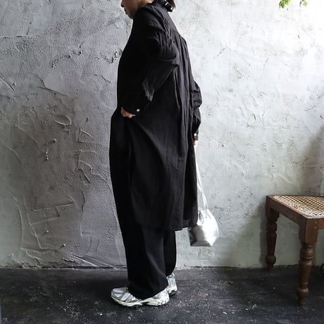 R&D.M.Co- GARMENT DYE frill collar long shirt (black)