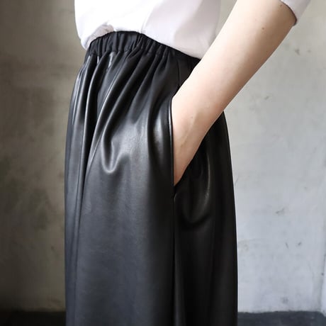 .less synthetic leather long skirt (black)