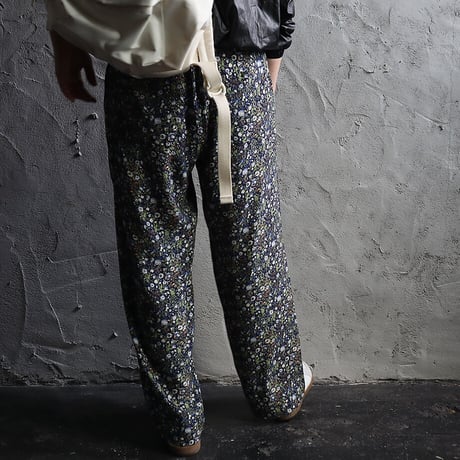Le pivot flower print  rough pants (navy mix)