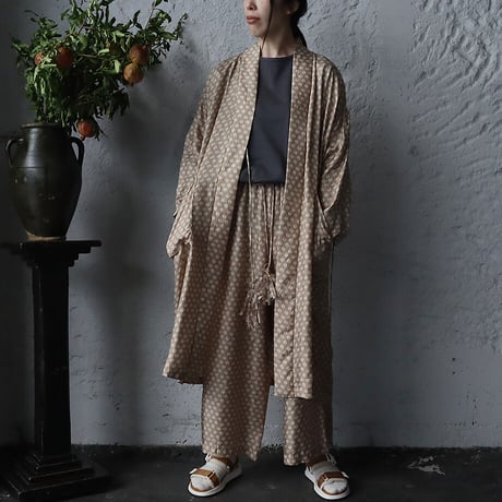 TOWAVASE sarasa silk robe Leo (beige)