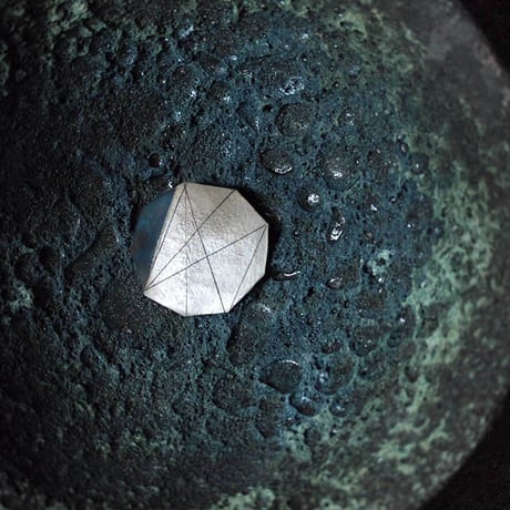 shima brooch  medium H