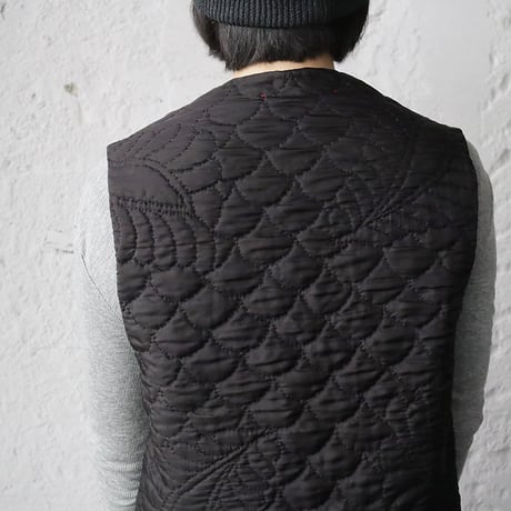 TOWAVASE silk quilt vest (black)