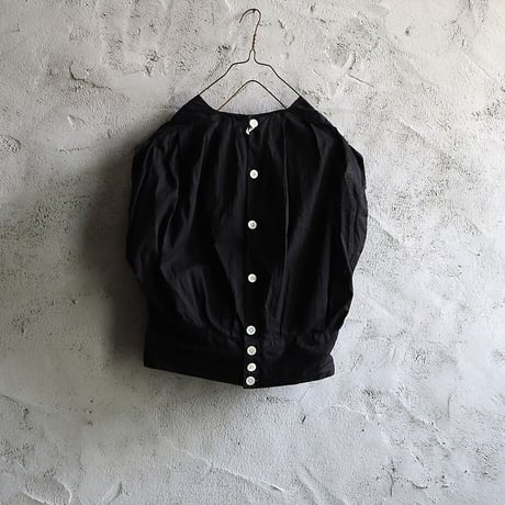 R&D.M.Co- GARMENT DYE no sleeve sash blouse (black)