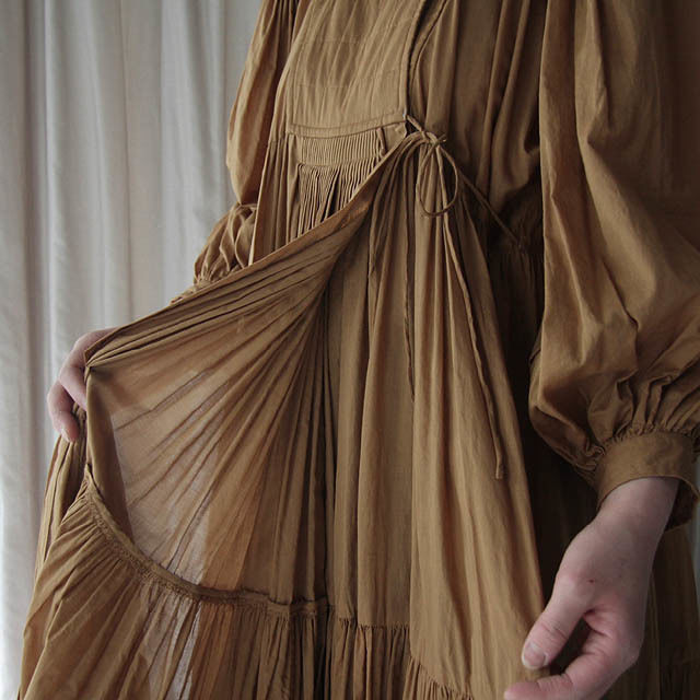 TOWAVASE Artisan dress (camel) | nii-B | WEBSHOP