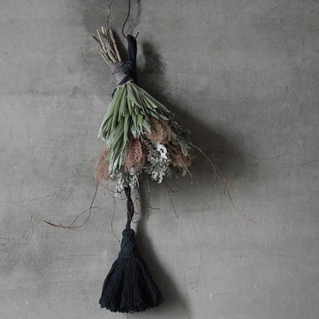 tassel swag  (winter)