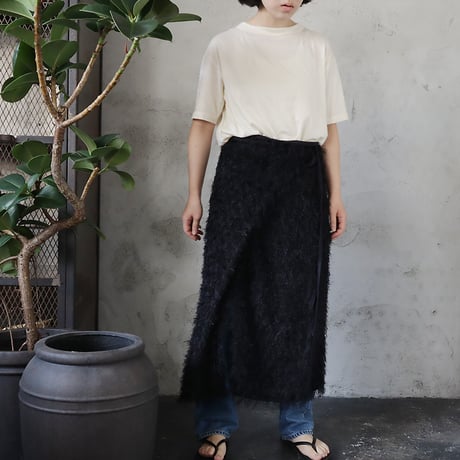 .less wrap skirt (black)