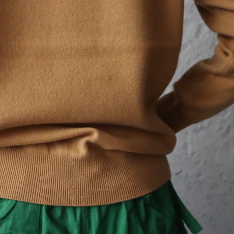 Le pivot pure wool crew neck sweater (camel)