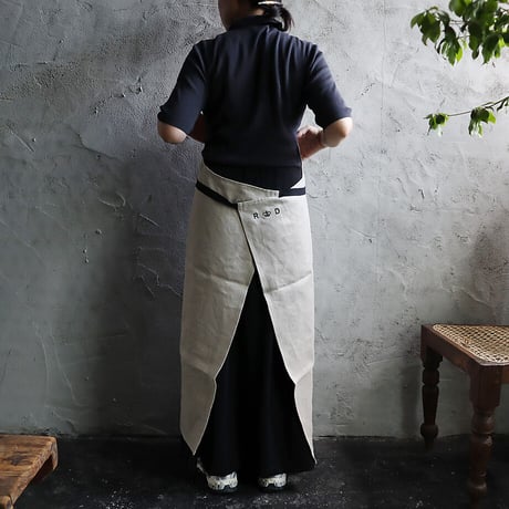 R&D.M.Co-  linen denim apron (flax/black)