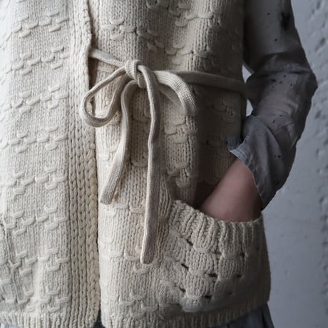 TOWAVASE Panier nosleeve cardigan (ivory)