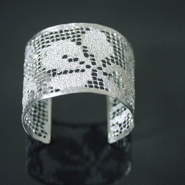 MAISON RUBUS. recollection lace bangle(silver)