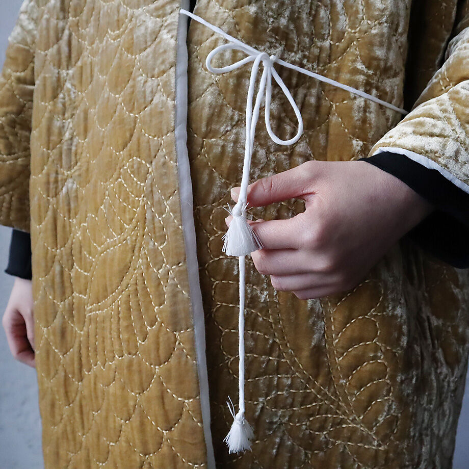 TOWAVASE velvet quilt robe (camel) | nii-B |