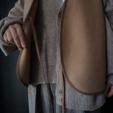 2B wool short gilet (beige)