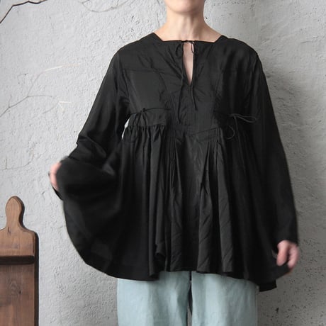 TOWAVASE Artisan blouse (black)