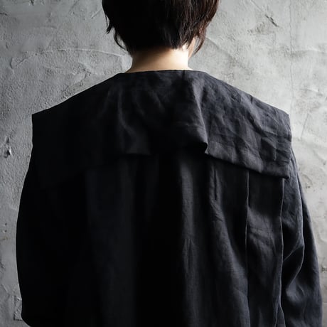 TOWAVASE Appliquè linen blouse (black)