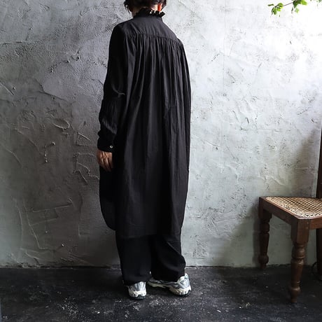 R&D.M.Co- GARMENT DYE frill collar long shirt (black)