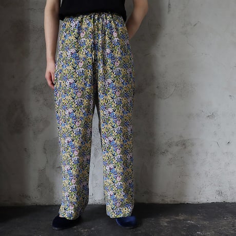 Le pivot flower print  rough pants (blue mix)