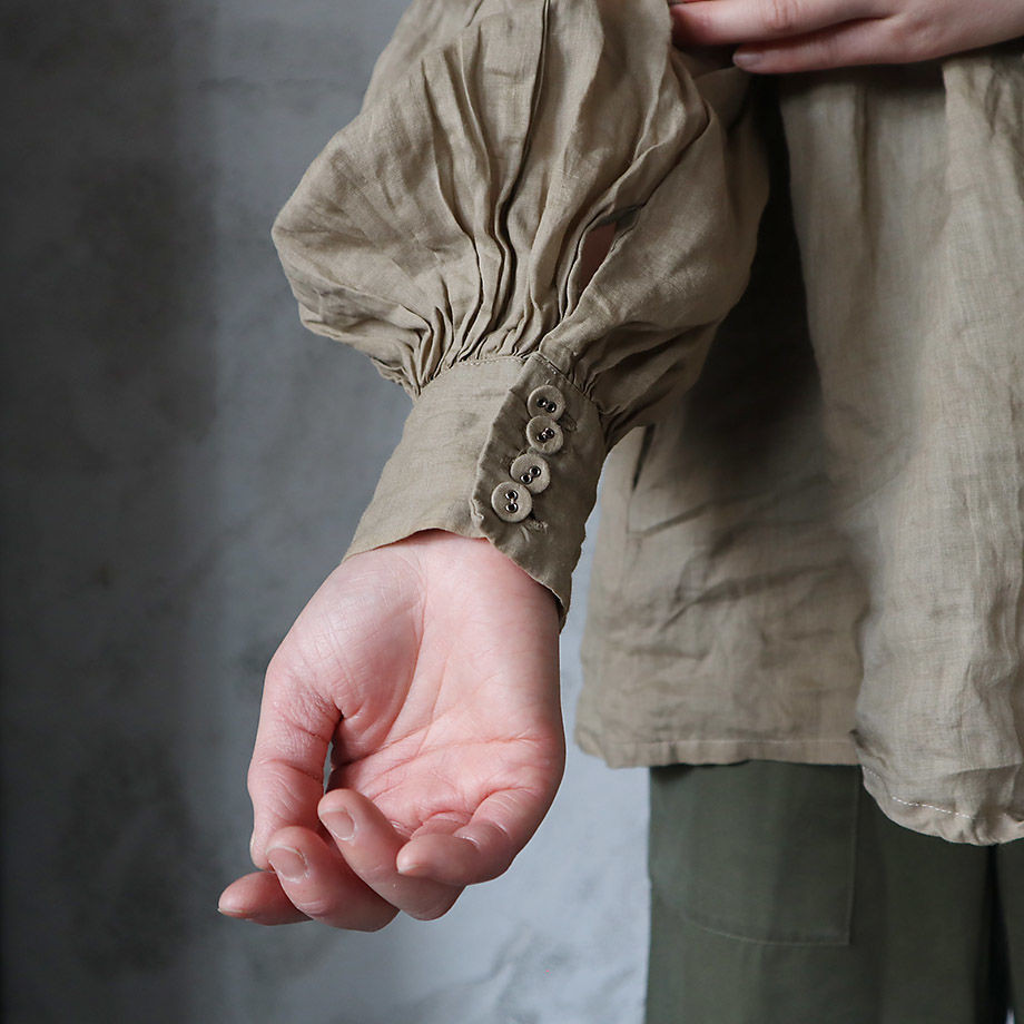 Tabrik back pleats blouse ( khaki） | nii-B | WE