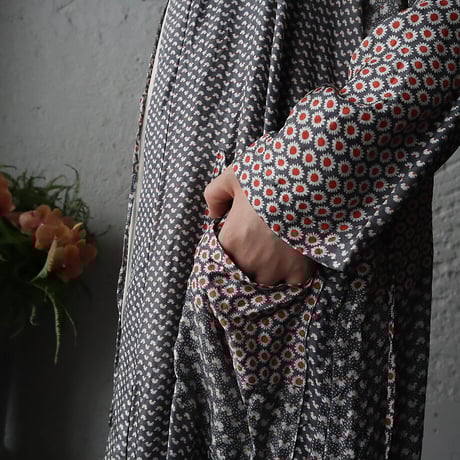 TOWAVASE sarasa silk robe (gray)