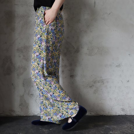Le pivot flower print  rough pants (blue mix)