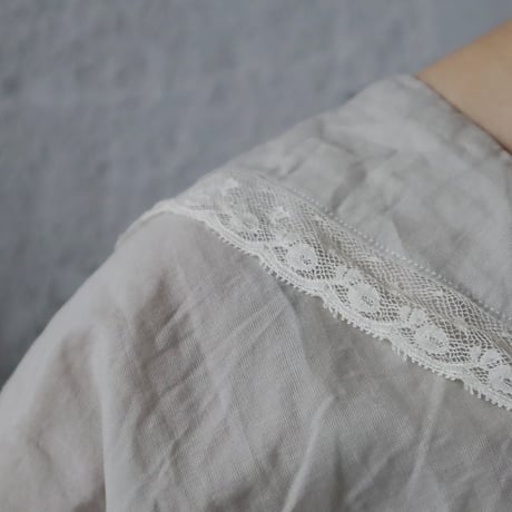 TOWAVASE Leavers blouse (gray)