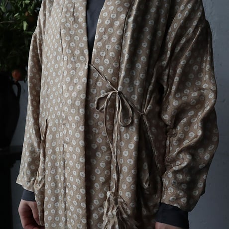 TOWAVASE sarasa silk robe Leo (beige)